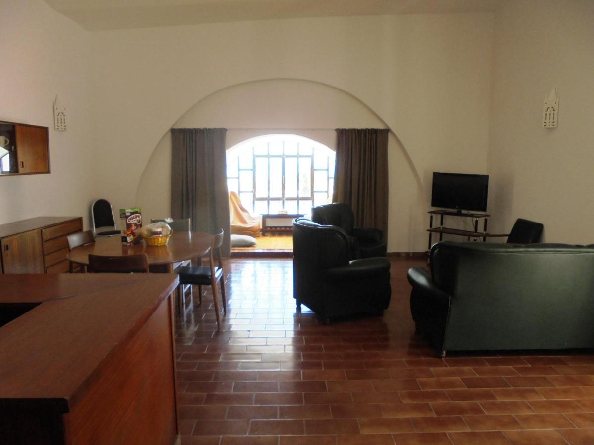 Ema'S Beach And Nightlife House Apartment ลากอส ภายนอก รูปภาพ