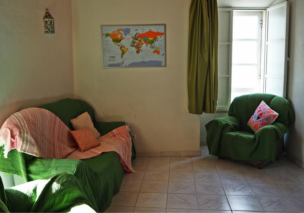 Ema'S Beach And Nightlife House Apartment ลากอส ภายนอก รูปภาพ